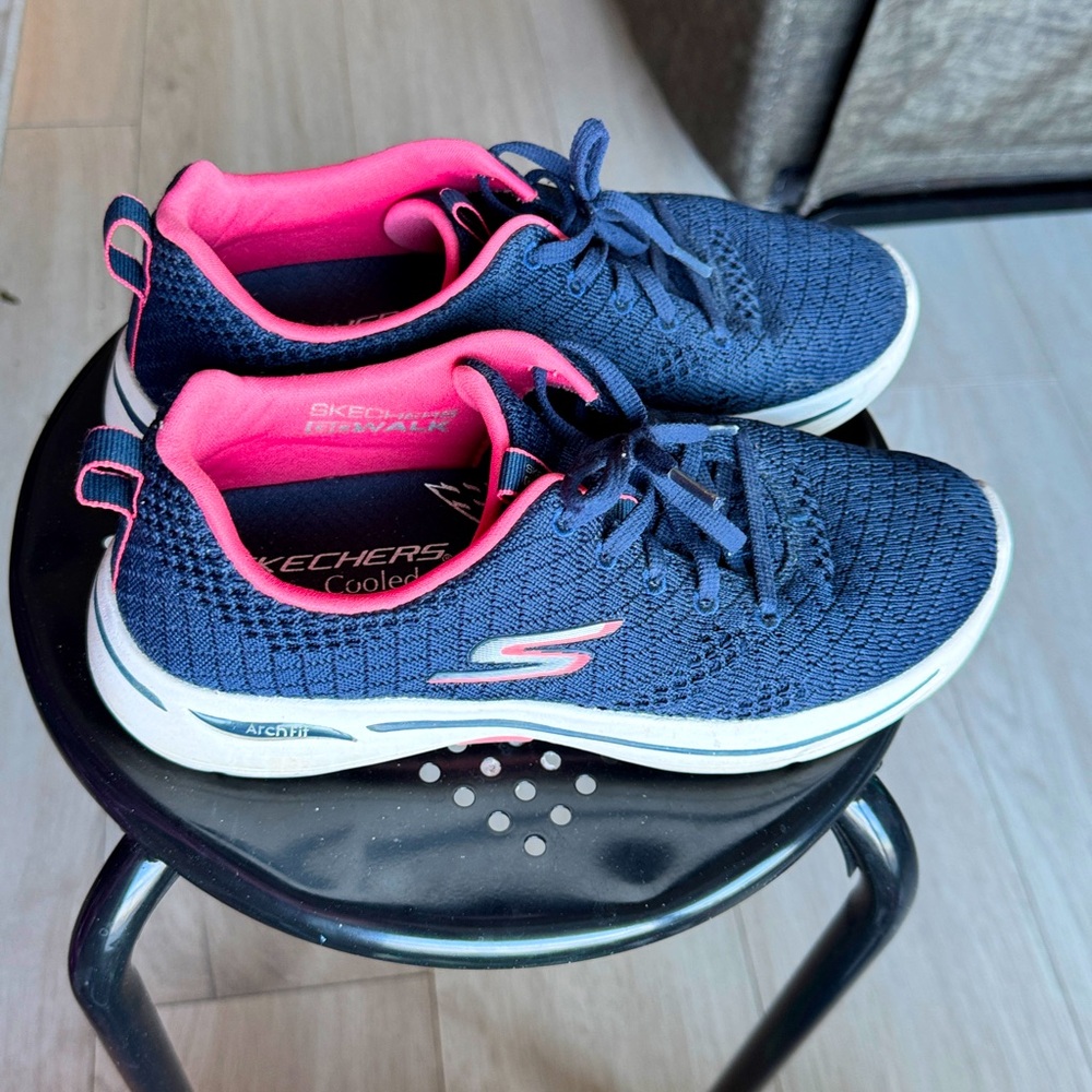 Sketchers Aircool Archfit in Blue size 7.5